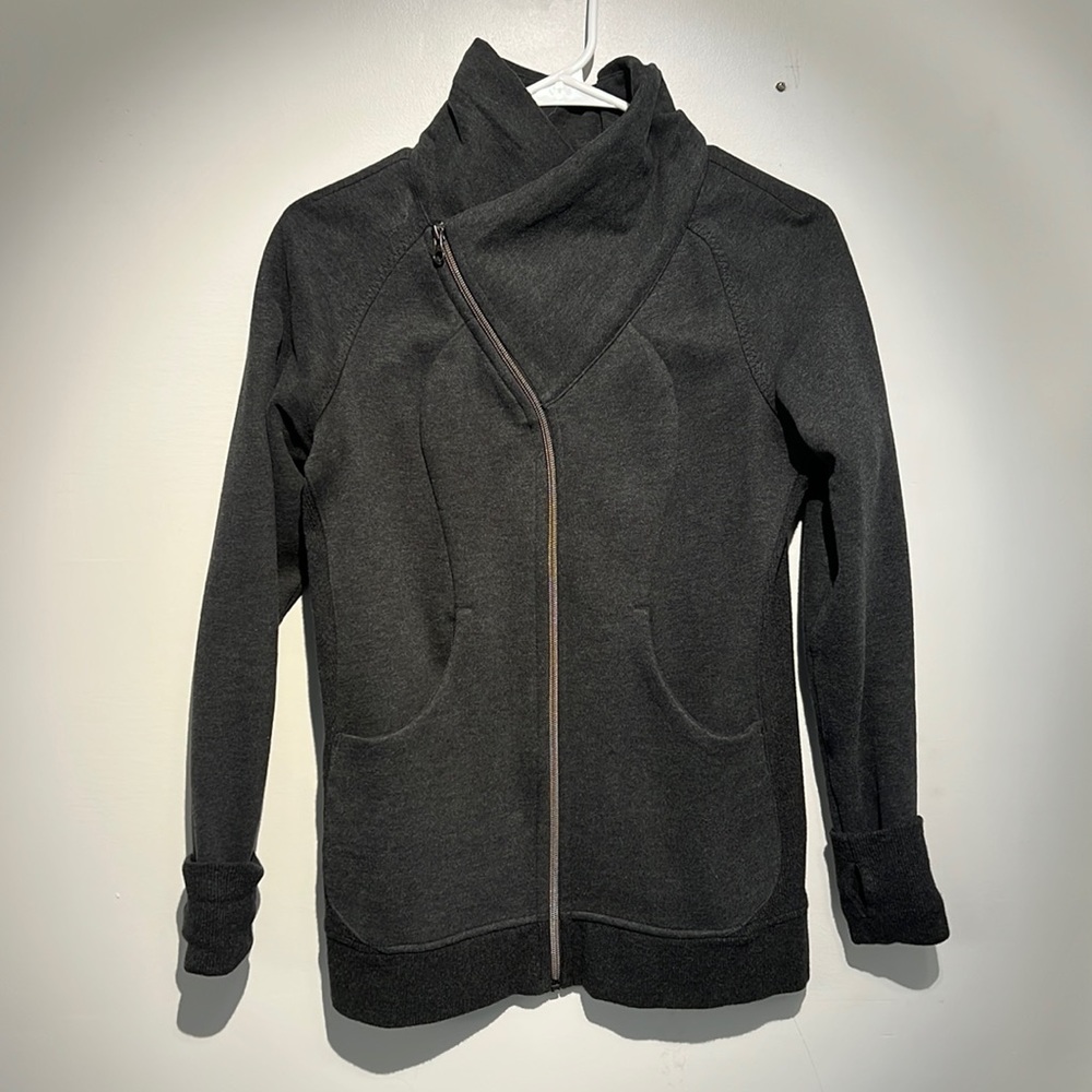 Asymmetrical collar scuba